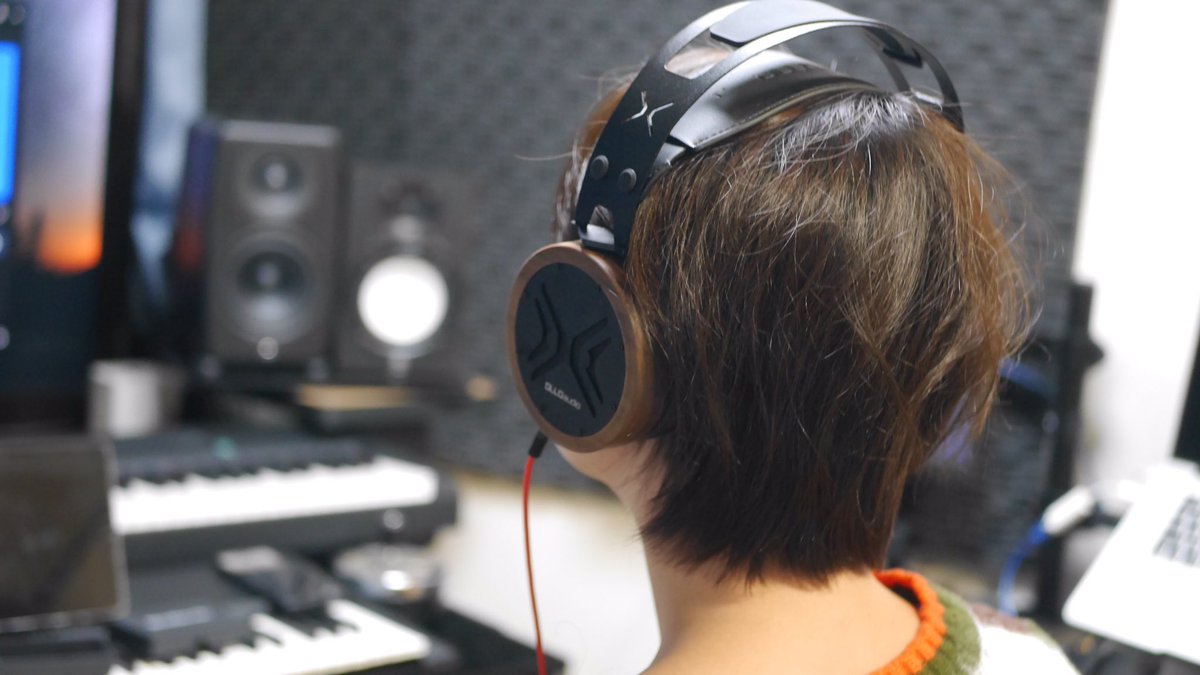MYBOX_FUKUOKA's tweet photo. 遅ればせながらMNG!さすが噂のヘッドホン🎧こりゃたまげましたw圧迫感を怖いくらい感じさせない一体どうなってるんだコレ🤷♂️試聴会でびっくらこいて急にギター弾き始める相棒🎸
#OlloAudio #X1 https://t.co/aUR0Izn7lV