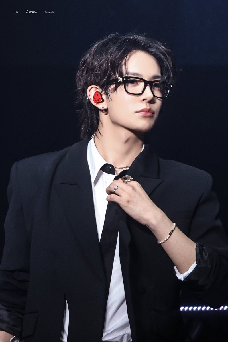 EN7ernally's tweet photo. HEESEUNG SO FINEEEE 😭😭😭 https://t.co/s3nZ2AZAnR