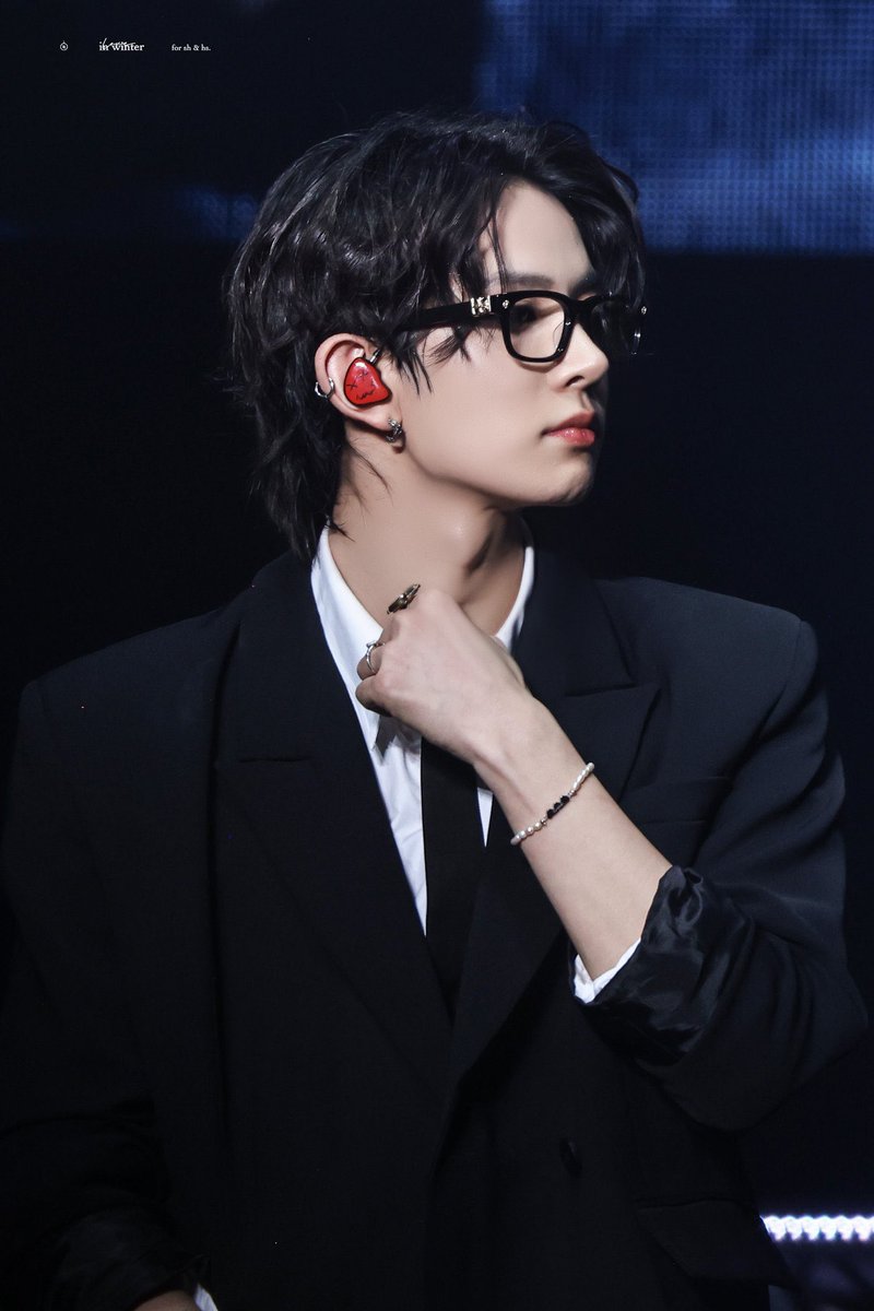 EN7ernally's tweet photo. HEESEUNG SO FINEEEE 😭😭😭 https://t.co/s3nZ2AZAnR