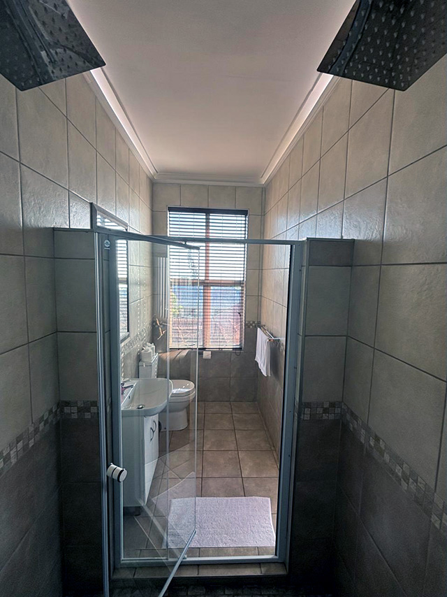 Escape the city and dive into total relaxation at Blue Ocean Dive Resort's newly renovated Dive Lodge! 🏖️ 

🛒 Book your dive adventure now: bit.ly/4dKNyND 

#DiveLodgeEscape #CoastalComfort #ConvenientGetaway #DiveResort #AliwalShoal