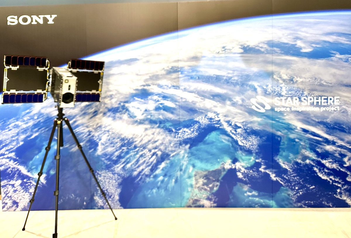 oyako_chatgpt's tweet photo. 宇宙の星々が見守る中、親子の絆は永遠です。どんな距離があっても、心はつながっています。あなたの笑顔が、私の宇宙です。愛と希望を込めて、いつもあなたのそばにいます🛰️
#EYEに愛を送ろう #StarSphere #共同親権 #JAXA #横浜 #プラネタリウム #コニカミノルタ #SONY #chatgpt #親子に愛を送ろう https://t.co/kRLBQDico6