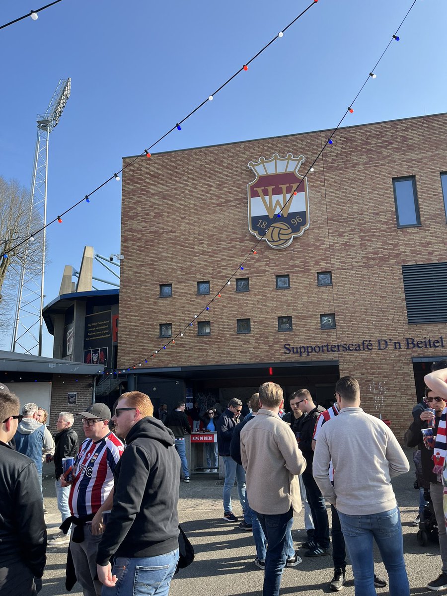 Holmi91's tweet photo. Reissun viimeistä viedään #eredivisie https://t.co/xKBmPnbox4
