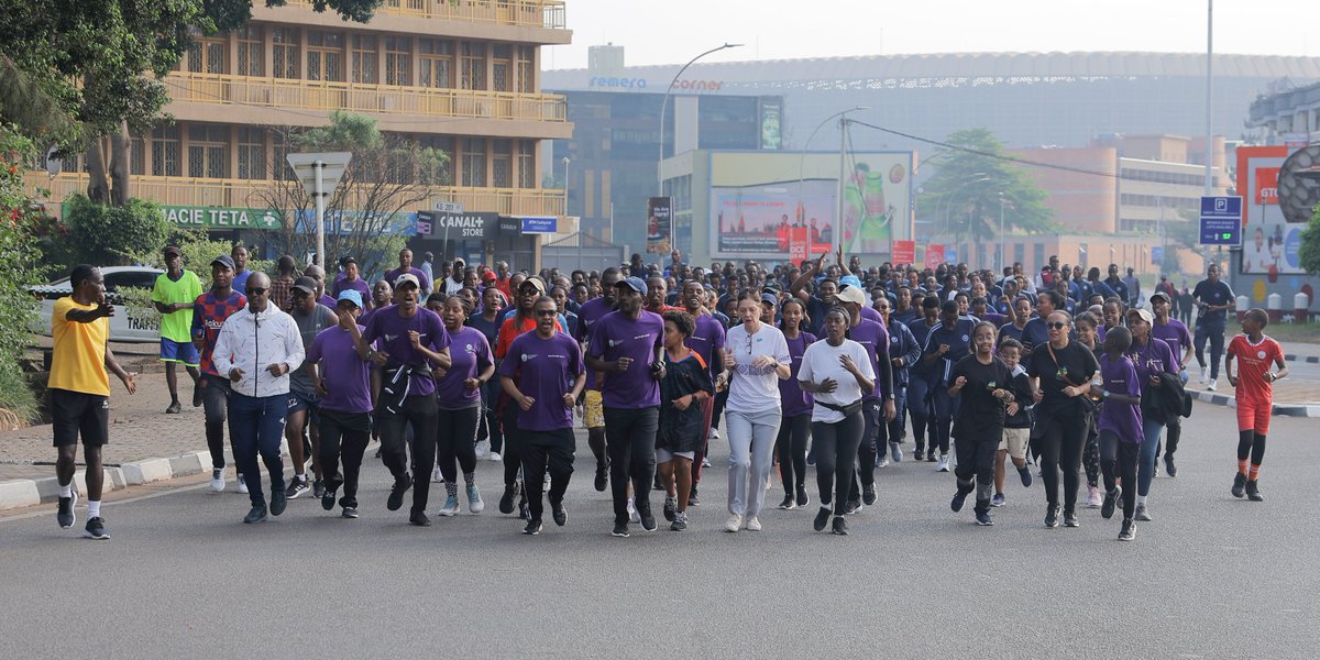 RwandaGender's tweet photo. Bamwe mu bagize Guverinoma, Umuyobozi wa @CityofKigali n'abandi bifatanyije n'abatuye Kigali muri siporo rusange #CarFreeDay idasanzwe yo kwizihiza Umunsi Mpuzamahanga w'Umugore. Abitabiriye bibukijwe gukora siporo barushaho kubumbatira ubumwe bw'umuryango.
Umugore ni uw'Agaciro https://t.co/dTBBkIUzXh