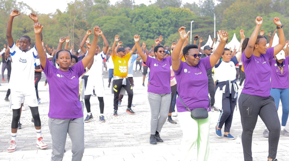 RwandaGender's tweet photo. Bamwe mu bagize Guverinoma, Umuyobozi wa @CityofKigali n'abandi bifatanyije n'abatuye Kigali muri siporo rusange #CarFreeDay idasanzwe yo kwizihiza Umunsi Mpuzamahanga w'Umugore. Abitabiriye bibukijwe gukora siporo barushaho kubumbatira ubumwe bw'umuryango.
Umugore ni uw'Agaciro https://t.co/dTBBkIUzXh