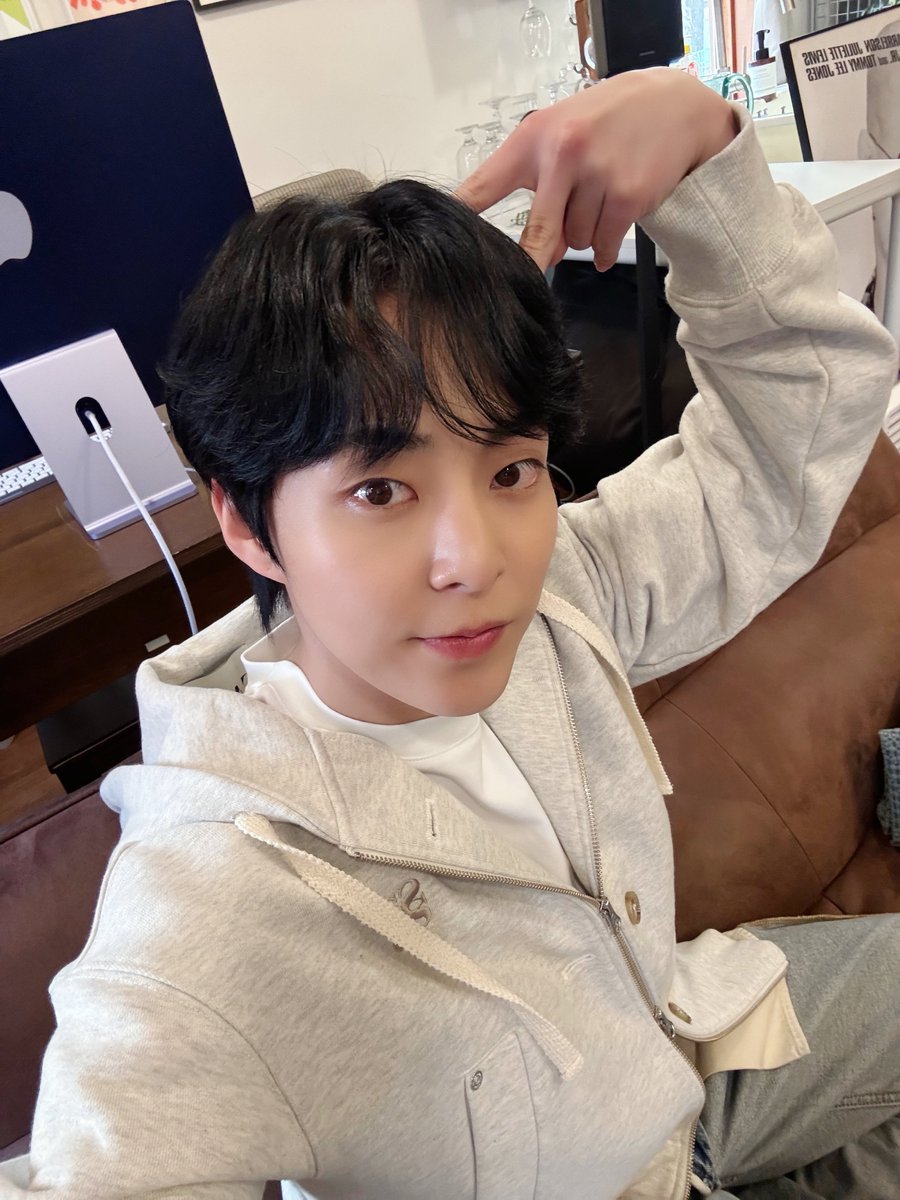 XIUMIN_official tweet media