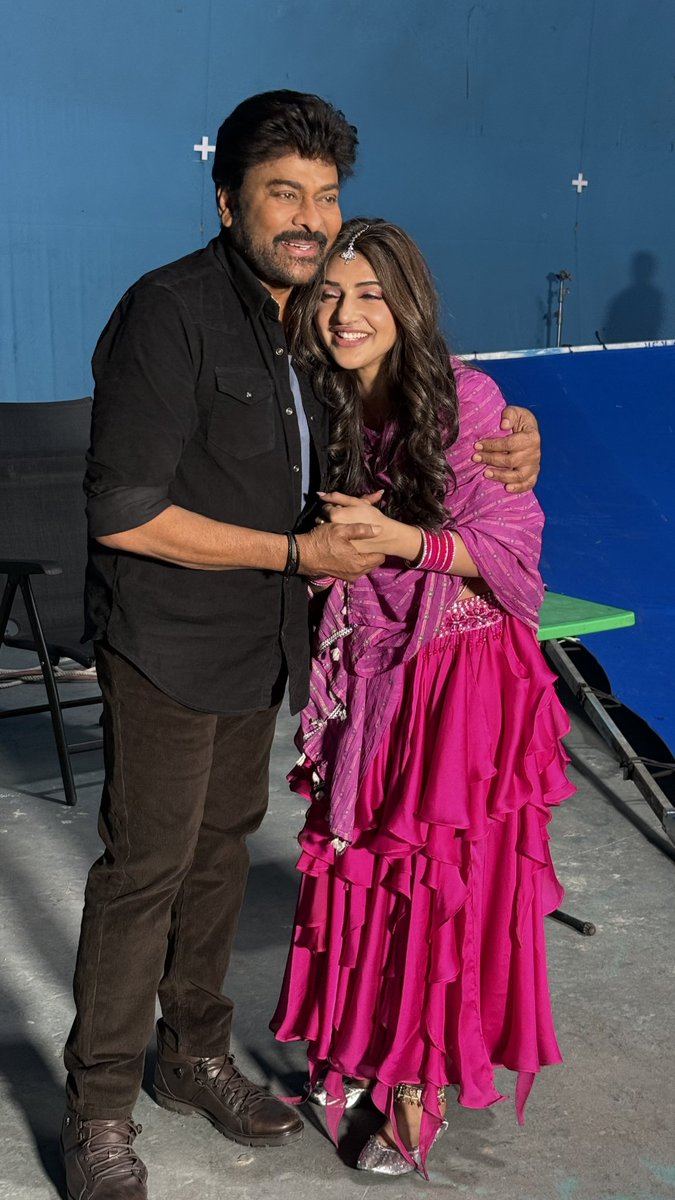 Gowtham__JSP's tweet image. MEGA STAR ⭐ @KChiruTweets Garu Gifted  “Durga Devi Engraved Conch” To @sreeleela14 For #WomensDay ! 

#MegastarChiranjeevi
#Chiranjeevi #Sreeleela