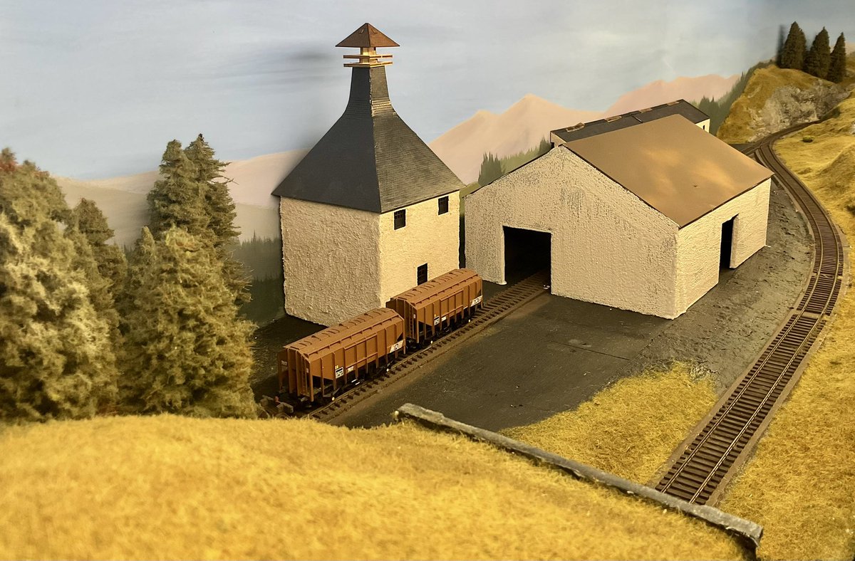 UpTheWHL's tweet photo. Layout still progressing. #tmrguk #modelrailway #scotland #highlands https://t.co/YSIBqSexEP