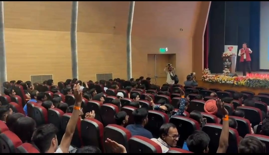 IndiaToday's tweet photo. Be smarter than scammers!
That's the motto of #ProjectShield, an @IndiaToday Initiative along with @factchecknet, that was launched at SRCC on March 8.
Over the next one year we will travel across India to run a 360 degree awareness campaign against digital frauds.
#BetterSafeThanSorry @IndiaTodayFacts