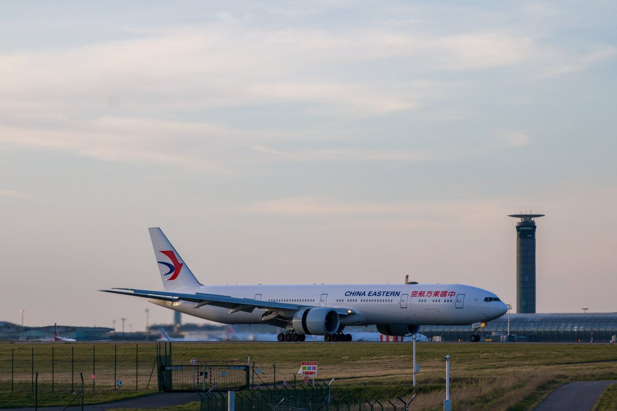 lelukaass's tweet photo. Spotting date at CDG !! https://t.co/OyJ8uVZ6SX
