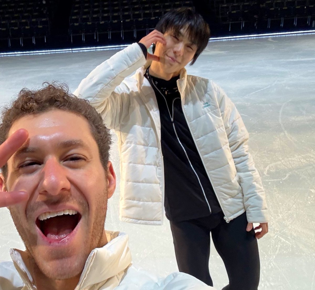 Yuzupoohru's tweet photo. YUZURU DOING CHEEK HEARTS I REPEAT YUZURU DOING CHEEK HEARTS https://t.co/CQn7ojhZKa