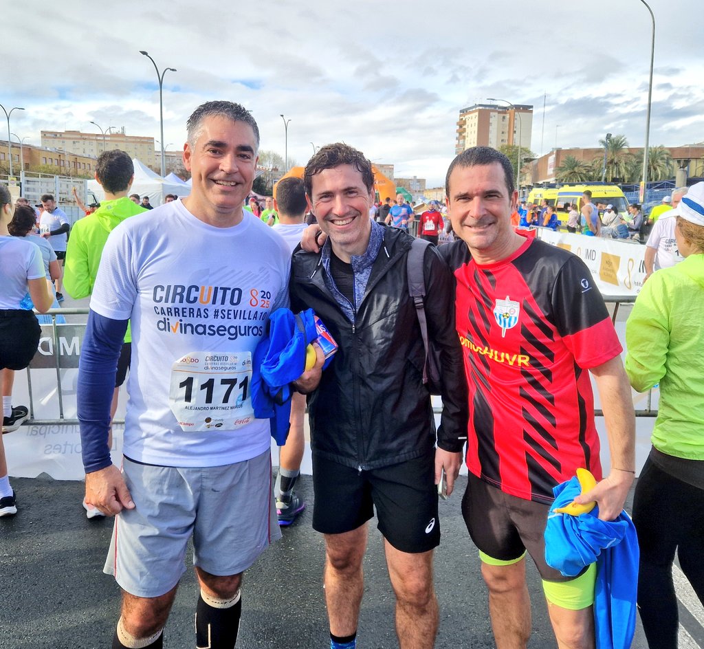 A pesar de la lluvia, hemos podido completar la carrera 10K  Nervión-San Pablo ¡Todo un reto!
#AtléticoFotones
