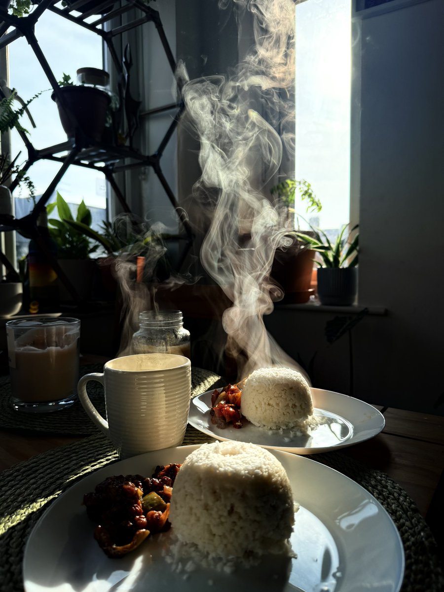 kimosiy's tweet image. #homecooked പുട്ടും ചില്ലി ചിക്കനും ❤️