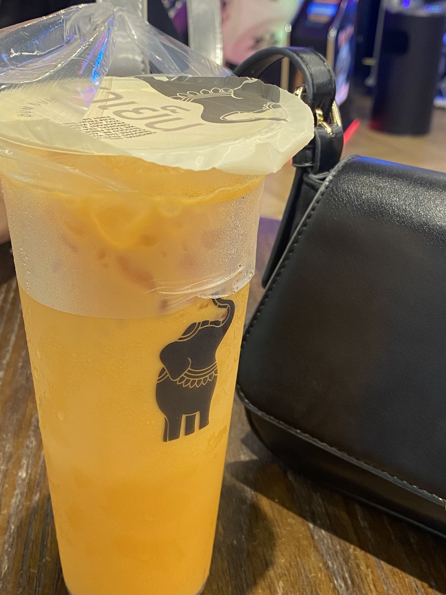 tinymiby's tweet image. buka pake thai tea dulu😋