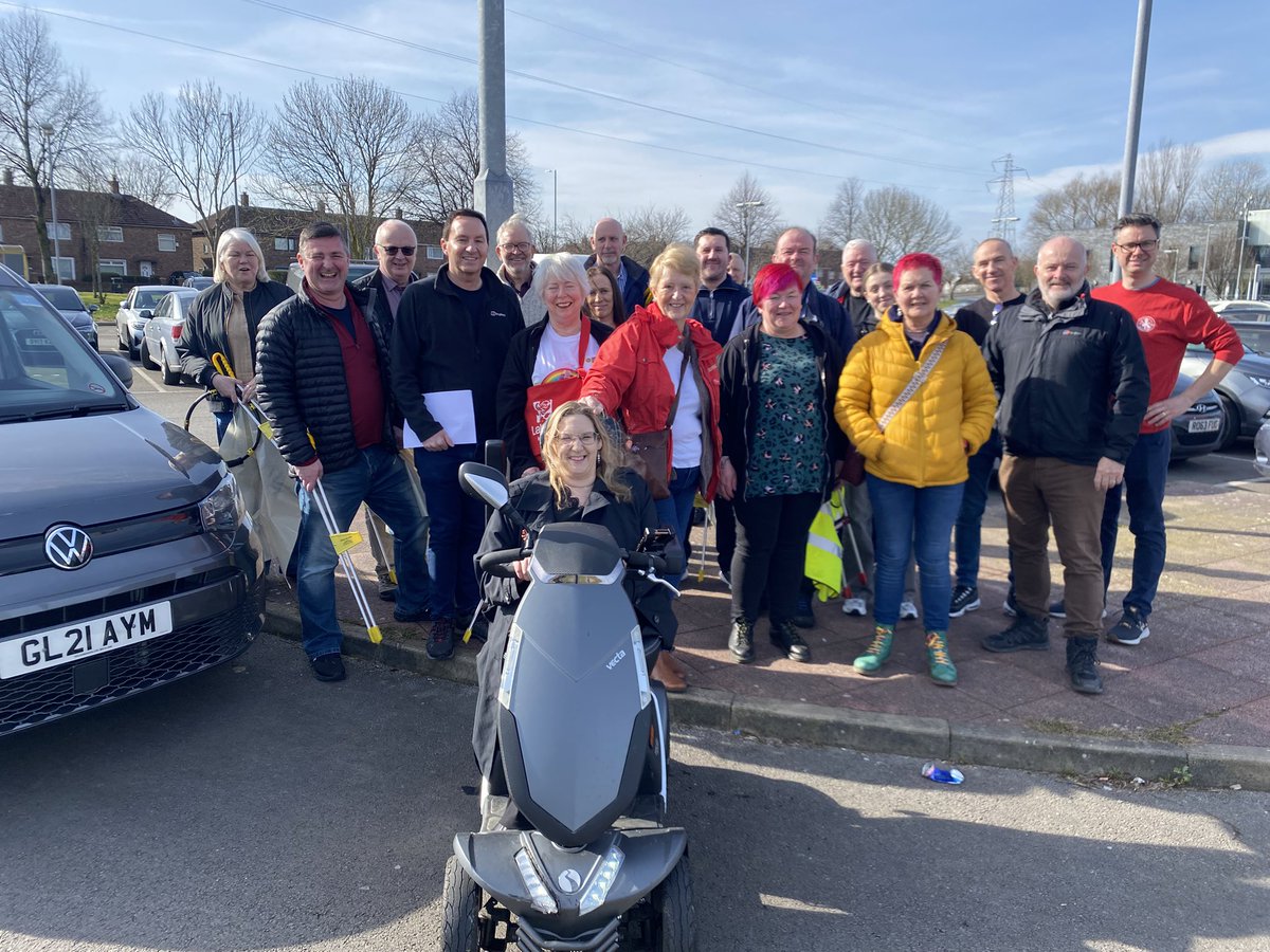 Peter Dowd MP (@peter_dowd) on Twitter photo Great day out door knocking & litter picking in & around Marian Sq yesterday with Labour councillors & members especially St Oswald councillors Joe Johnson, <a href="/CarlaThomas29/">Cllr Carla Thomas</a> & Helen Duerden. Lovely response as always from residents! 😃 Great day out door knocking & litter picking in & around Marian Sq yesterday with Labour councillors & members especially St Oswald councillors Joe Johnson, <a href="/CarlaThomas29/">Cllr Carla Thomas</a> & Helen Duerden. Lovely response as always from residents! 😃
