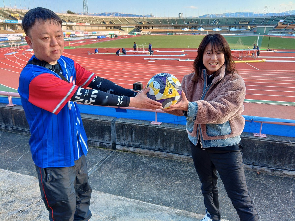 HELLVALLEY's tweet image. ホームファーストゴール投票、サイン入り試合球当選者決定しました！ライカくんに抽選してもらう予定でしたが捕まらず(笑)急遽、左伴社長に抽選してもらいました。当選されたYさん、おめでとうございます！とっても喜んでいただけて、我々も嬉しかったです！

#カターレ富山