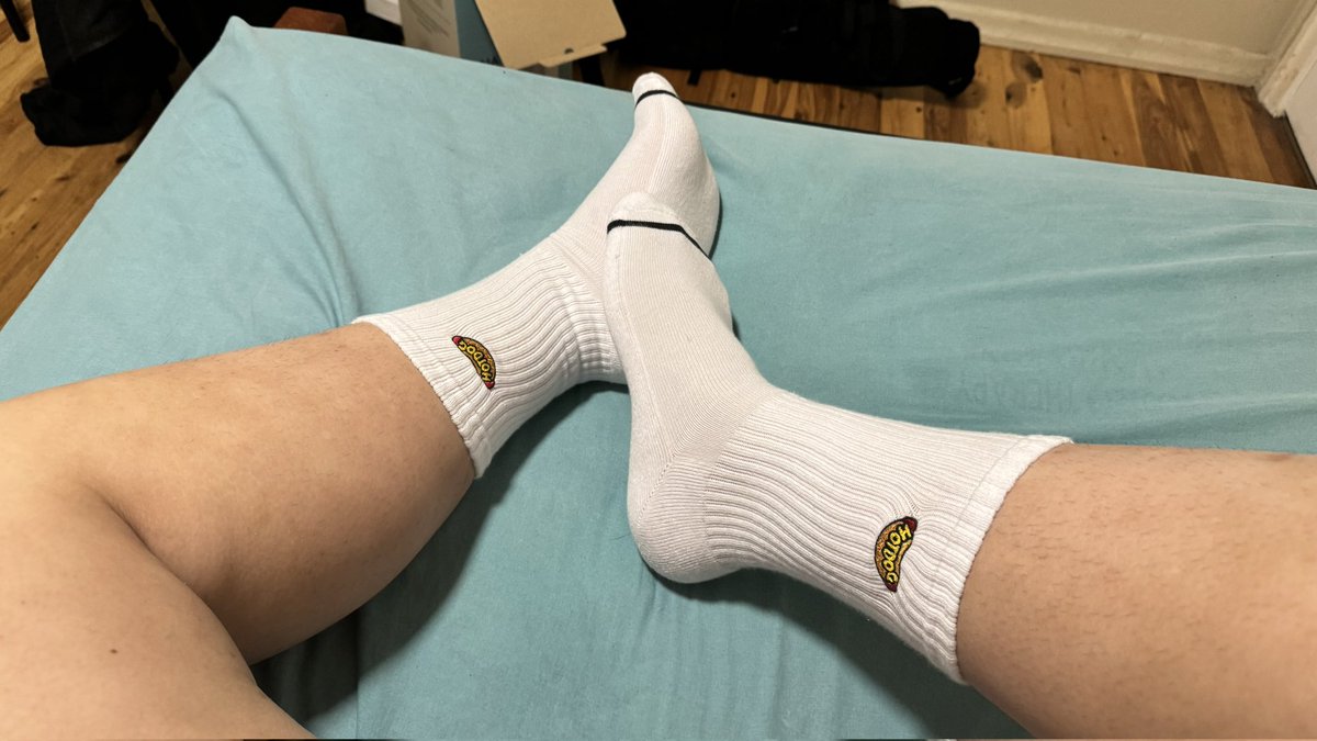 Thursdaytorelax's tweet photo. 白袜 https://t.co/6hvFQ14IvF