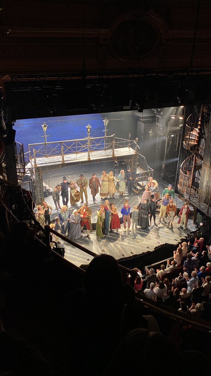els199218's tweet photo. Finally saw @OliverOnStage last night and wow what a show! A full-on dazzler of a show packed with great songs, brilliant staging &amp; set, a fantastic cast (esp Simon Lipkin!!) and all in all a wonderful production! Consider me won over! https://t.co/0EnTovVFTG