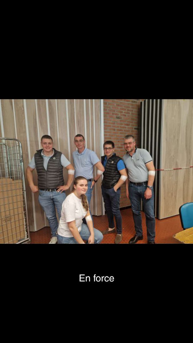 Aujourd'hui, premier don de l'héritière en compagnie de son parrain, ses cousins et son père. On est pas peu fiers
<a href="/EFS_dondesang/">Établissement français du sang</a> <a href="/LWidehen/">Laurent Widehen</a>