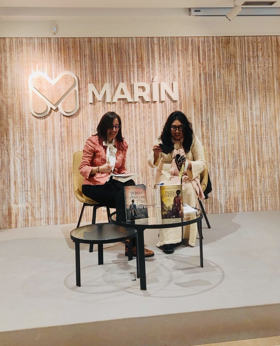 LolaFdezPazos's tweet photo. 🎤Graciñas Marín, mi pueblo, y a José Luis Portela por las maravillosas fotos de la #Presentación de #ElsecretodeLaPerfección. Encabezo la serie con un homenaje a Cristina Corral Soilán mi linda presentadora, subdirectora de #DiarioMarín. https://t.co/xEC7o6QFCq
