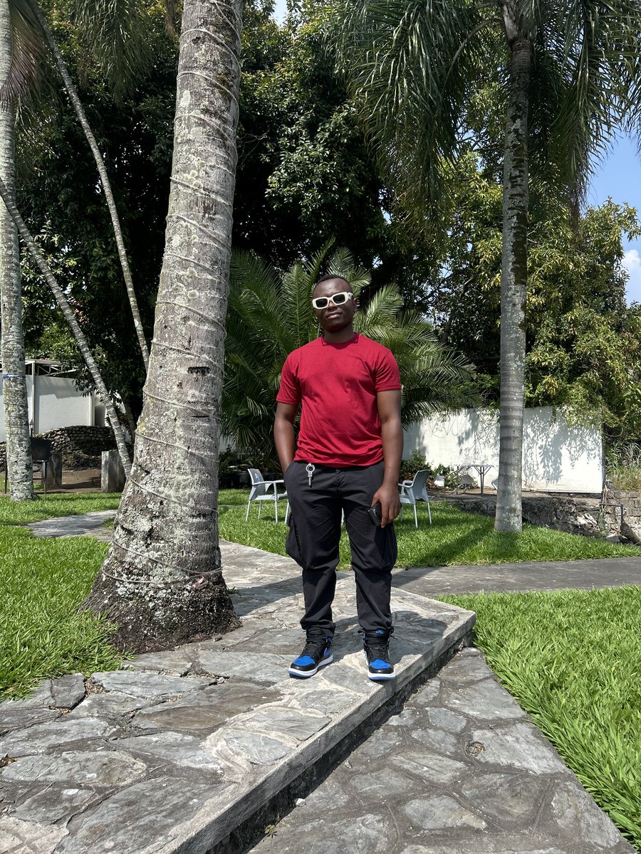 Lbfbeatz's tweet photo. Tu passes ton temps à douter de toi, pourtant il y a ceux qui se demandent comment tu fais pour être toi #mastertouchproduction  #world #lbfbeatz https://t.co/ByfYicYMe7