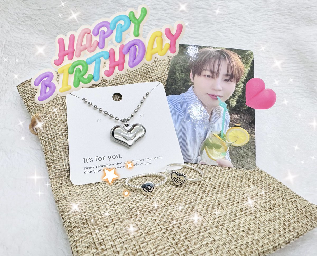 HN_SW0322's tweet photo. ☁️☁️☁️☁️☁️🩵☁️☁️☁️☁️☁️

천사가 지상에 온 날🪽
하늘의 명절~3월의 축제!!! 🥳
성운이 생일 기념 나눔해요~🫶🏻

☁️ 하성운 로고반지 & 로고하뚜키링
☁️ 하늘 한정 3명
☁️ 💗+RT  (���간 : 3/9 ~ 3/15)
        성운이 생일 축하 마구마구 해주세요~💗

{ 제가 착용하려구 만든건데 생각보다 예쁨…
로고하뚜 키링은 목걸이,팔찌 활용도 변신 가능~}

#하성운 #하늘 #3월22일 #하늘나눔 
#gooreumseng #하성운생일