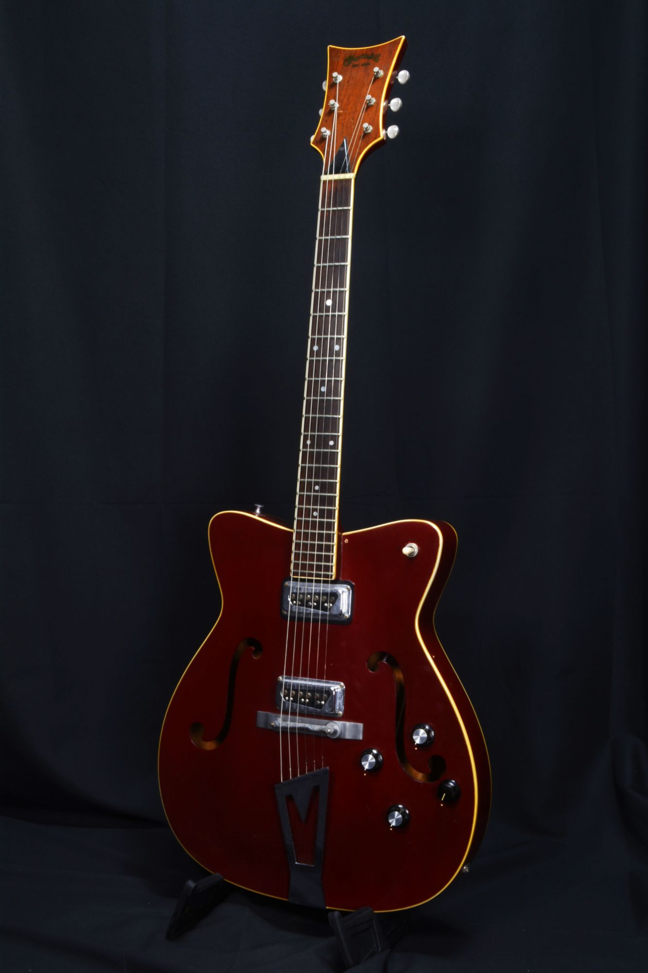 トップ イシバシ楽器御茶ノ水FINEST GUITARS on X:  ヴァイスシュヴァルツ