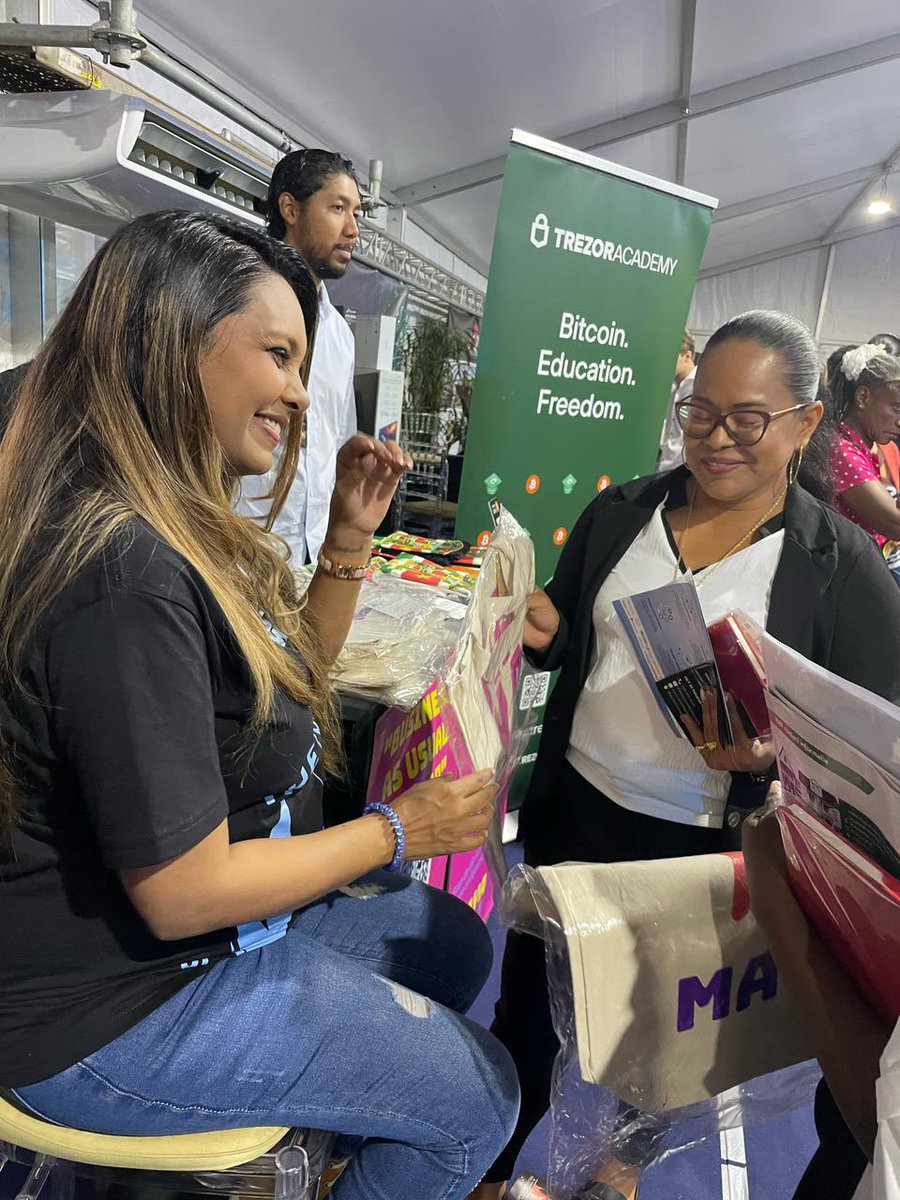It was a great international women’s day! The girls from SV Flamingo and the <a href="/BitcoinSranan/">Bitcoin Sranan 🇸🇷</a> team had a blast! 
And so did I, grassroots adoption ftw! 
🫶🏽🧡🇸🇷