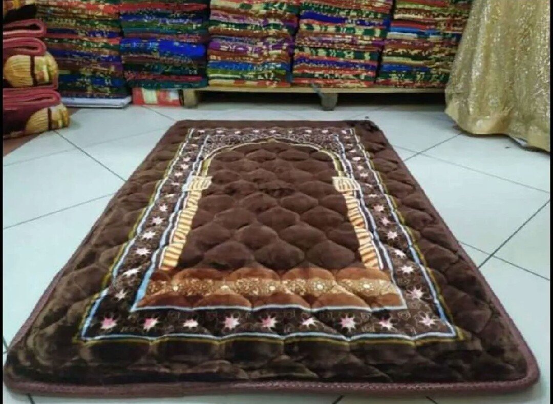 _AfPlus's tweet photo. Tingkatkan kenyamanan ibadahmu dgn Sajadah Tebal Lembut Motif Turki!

✔ Bahan busa premium – empuk &amp; nyaman saat sujud  
✔ Motif elegan khas Turki
✔ Ukuran besar – lebih leluasa saat digunakan ✔ Lembut &amp; tahan lama – kualitas terbaik 

https://t.co/jpK53yhkwP

#SajadahTurki https://t.co/cTI2yN5RrE