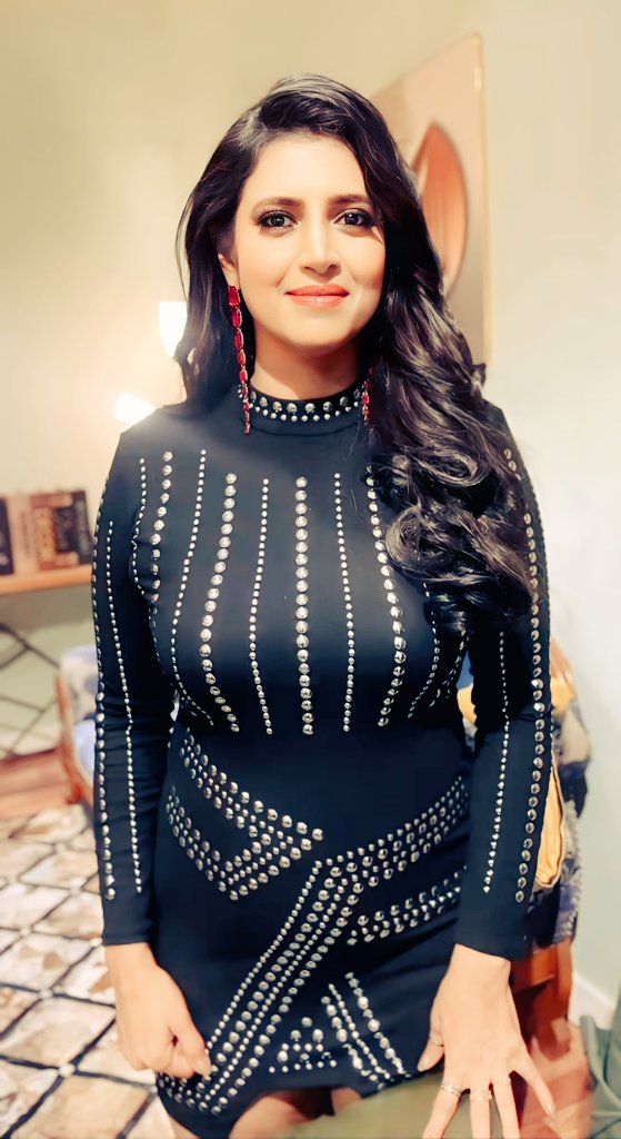 சிரிக்கும் பண்புடையாள் 😘
பரந்த மனமுடையாள் 😍
கவரும் அழகுடயாள் 😘
அவளே என் கனவுலக பேரரசி <a href="/KasthuriShankar/">Kasturi</a> ❤️❤️❤️

#KasthuriShankar #Diva #ddnextlevel