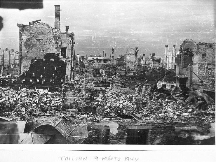 Today 81 years ago, Russia bombed Tallinn, Estonia. The first attack saw 300 aircraft drop 3068 bombs, 1725 explosive and 1300 incendiary. Ca 800 killed, of whom ca 600 civilians. More than 20,000 people were left without a shelter, while the military objects were almost