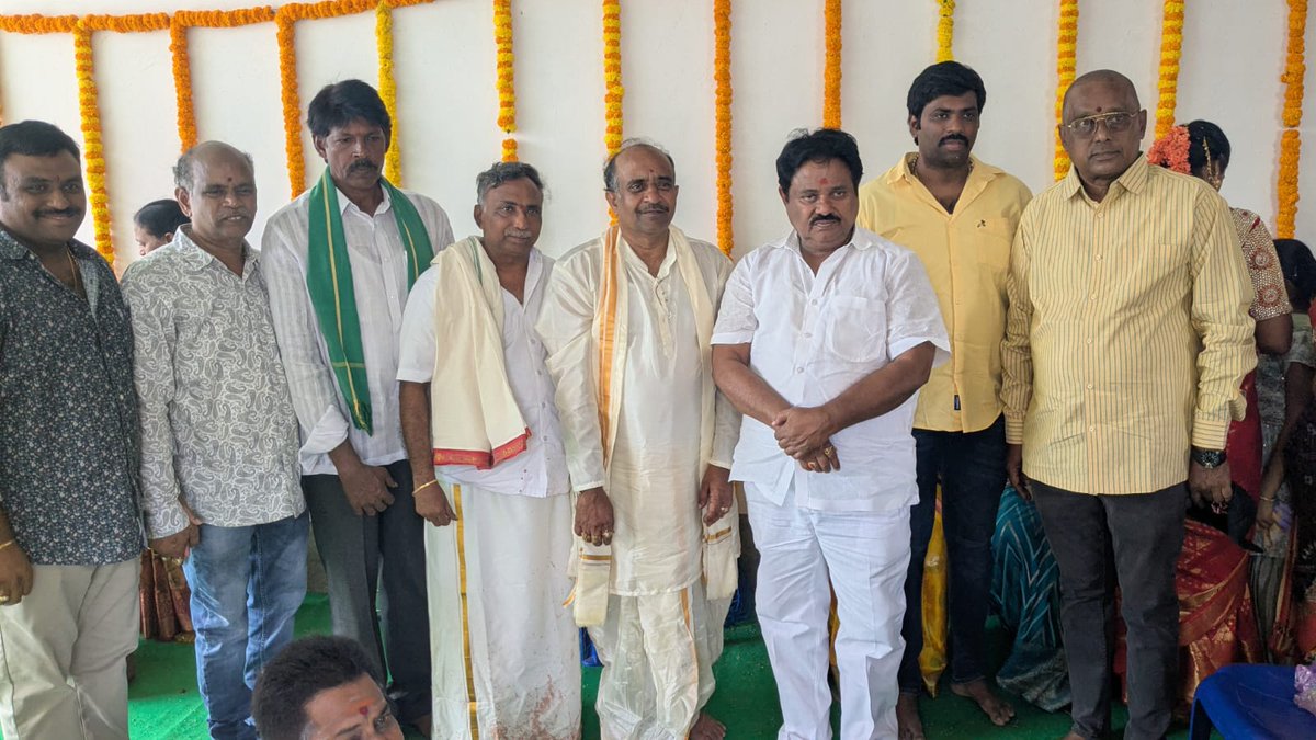ValavalaBabji's tweet photo. ఈరోజు తాడేపల్లిగూడెం పట్టణం నందు నున్న వెంకట కృష్ణమూర్తి, పొన్నగంటి శ్రీనివాస్ వారి నూతన గృహప్రవేశ కార్యక్రమంలో పాల్గొన్నాను.
#ValavalaBabji #TelugudesamParty #HouseWarmingCermony #Tadepalligudem https://t.co/CsVzHuZ0HY