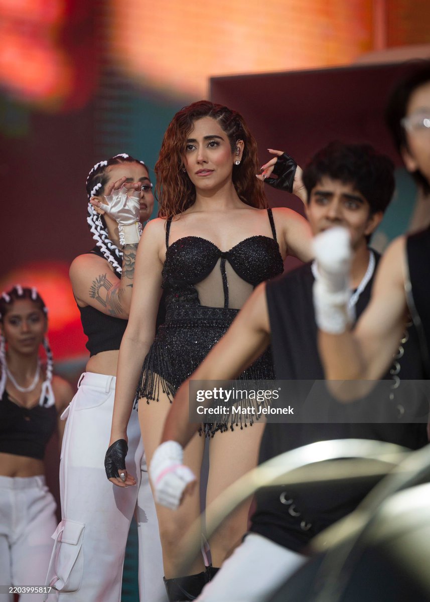 MattJelonek's tweet photo. Canadian singer Jonita Gandhi performs to a crowd of 50,000 during Day 1 of Lollapalooza India 2025 #LollaIndia https://t.co/MUMKXPgkiJ