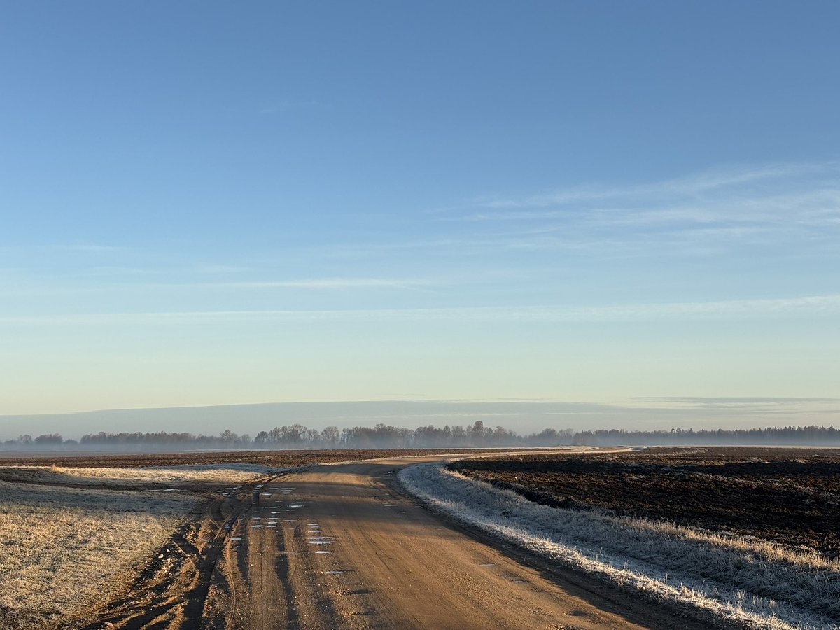 laikpstakli's tweet photo. Labrīt!☀️
Svētdienas rīta skaistums - saulīte mostas, salna, tālumā migliņa un pāri visam putniņu čivināšana.
🐦
Priekuļi, 09.03.2025
@meteolapa @LVGMC_Meteo
#daba #saule #rīts #salna #putni #migla https://t.co/wSGauIyQBV