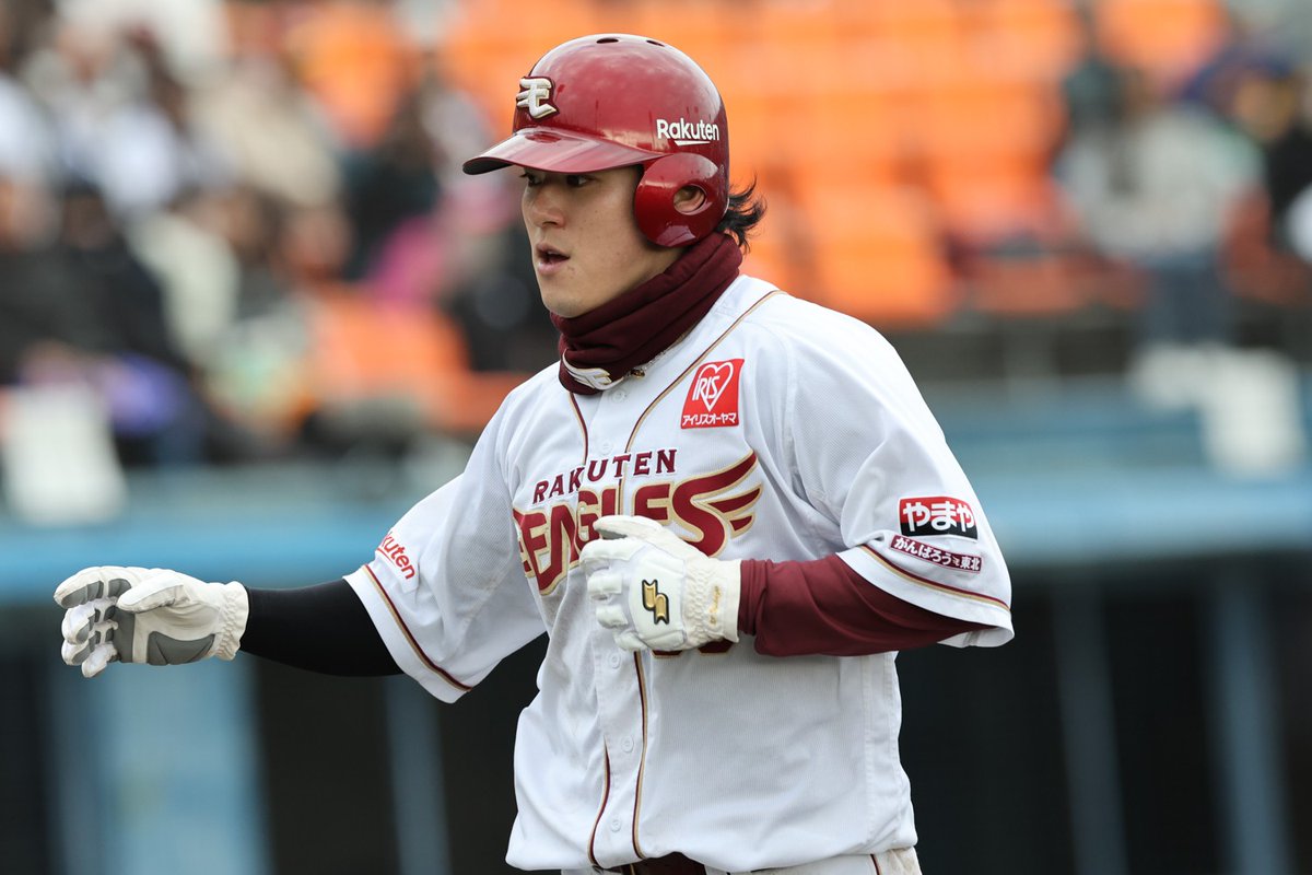Rakuten__Eagles's tweet photo. 【7回裏 E 2-5 L】

#阿部寿樹 選手がツーベースで出塁。
ランナー二塁・三塁のチャンスで #伊藤裕季也 選手がレフトへのの2点タイムリーツーベース！

#RakutenEagles
#キ！ https://t.co/GE4eqhLJzu
