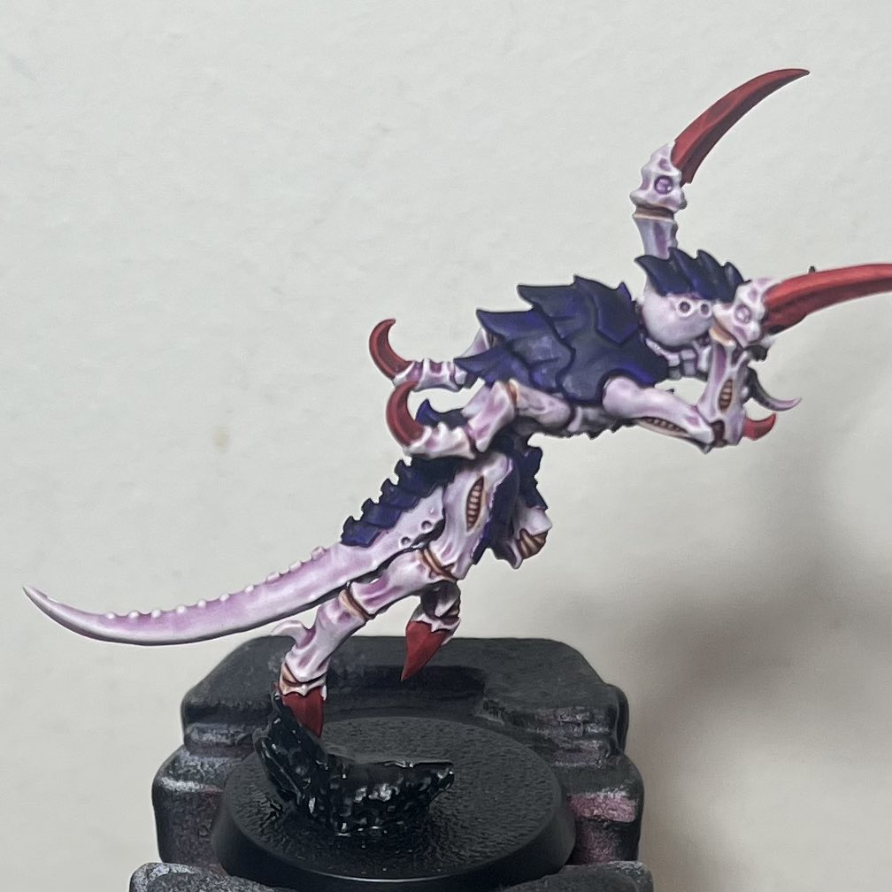 geek_table's tweet image. I should be painting some #Ultramarines but I have got distracted and painted up a test mini for a potential #leviathan #tyranids project. Nice and basic for the mass infantry! Maybe I’ll give it a quick drybrush as it’s too pink for me. #WarhammerCommunity #paintingwarhammer
