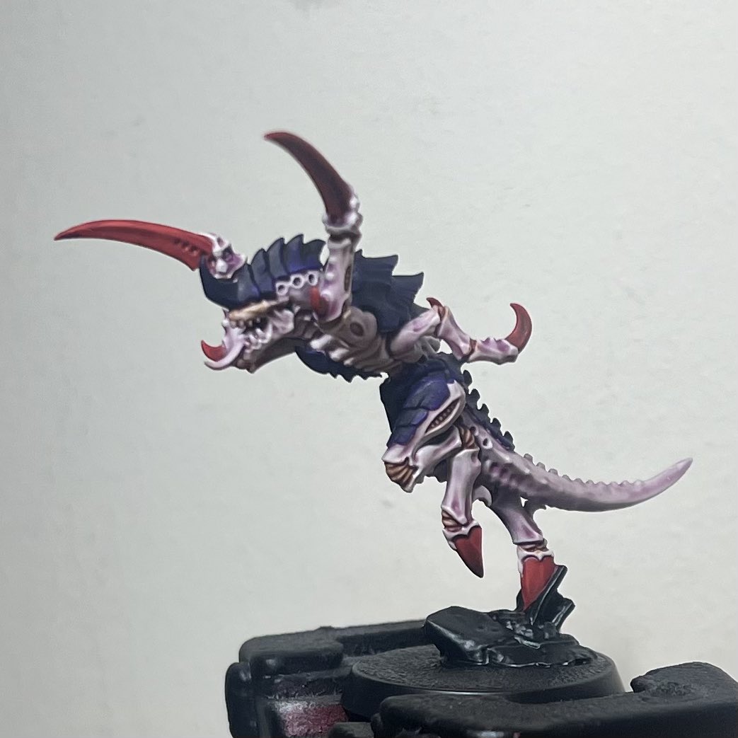 geek_table's tweet image. I should be painting some #Ultramarines but I have got distracted and painted up a test mini for a potential #leviathan #tyranids project. Nice and basic for the mass infantry! Maybe I’ll give it a quick drybrush as it’s too pink for me. #WarhammerCommunity #paintingwarhammer