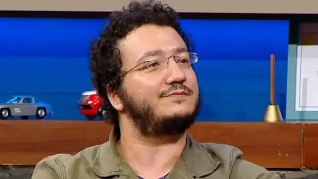 Prof. Dr. Oytun Erbaş'ın makalelerini yayınlayan Journal of Experimental and Basic Medical Sciences isimli derginin son 12 sayısının 11'inde yalnızca Erbaş'ın makalelerinin yer aldığı ortaya çıktı.

Erbaş'ın derginin hem yazarı hem sahibi hem de editörü olduğu  ortaya çıktı.