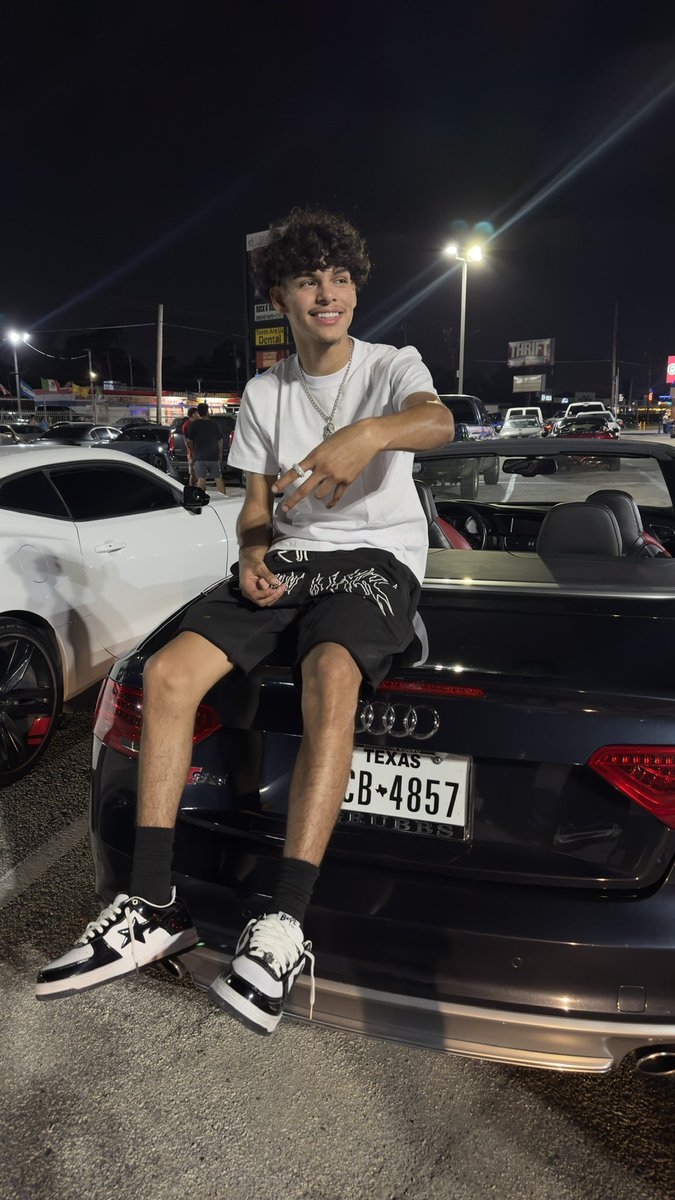 ROLENTHC's tweet photo. Car meets nights
#houston #htx
#SanAntonio #Austin #ATL #2fast4u #freak #latino #mexican #hispanic https://t.co/svgd30y9QA