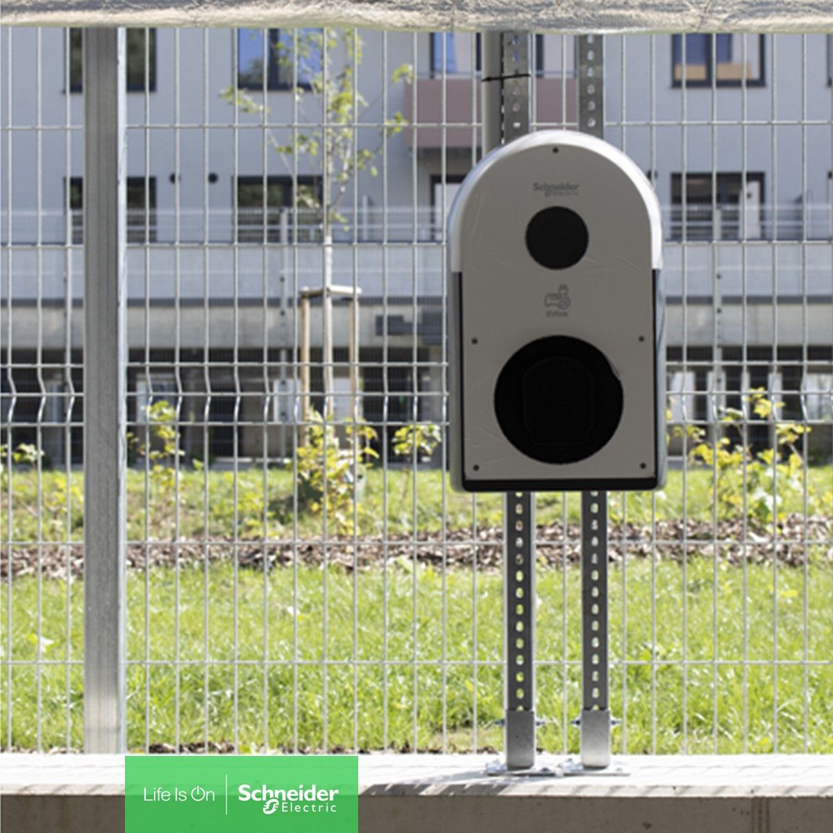 MaxenceProuvost's tweet image. Naše nabíjecí stanice se stávají nedílnou součástí nových developerských projektů. Společně s developery tvoříme moderní a udržitelné bydlení, kde je nabíjení elektromobilů samozřejmostí.

#nabijecistanice #elektromobilita #developerskeprojekty #udrzitelnebydleni