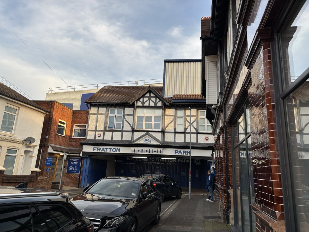 simonpfc's tweet image. Don’t think I’ve ever been here so early for a game #Pompey
