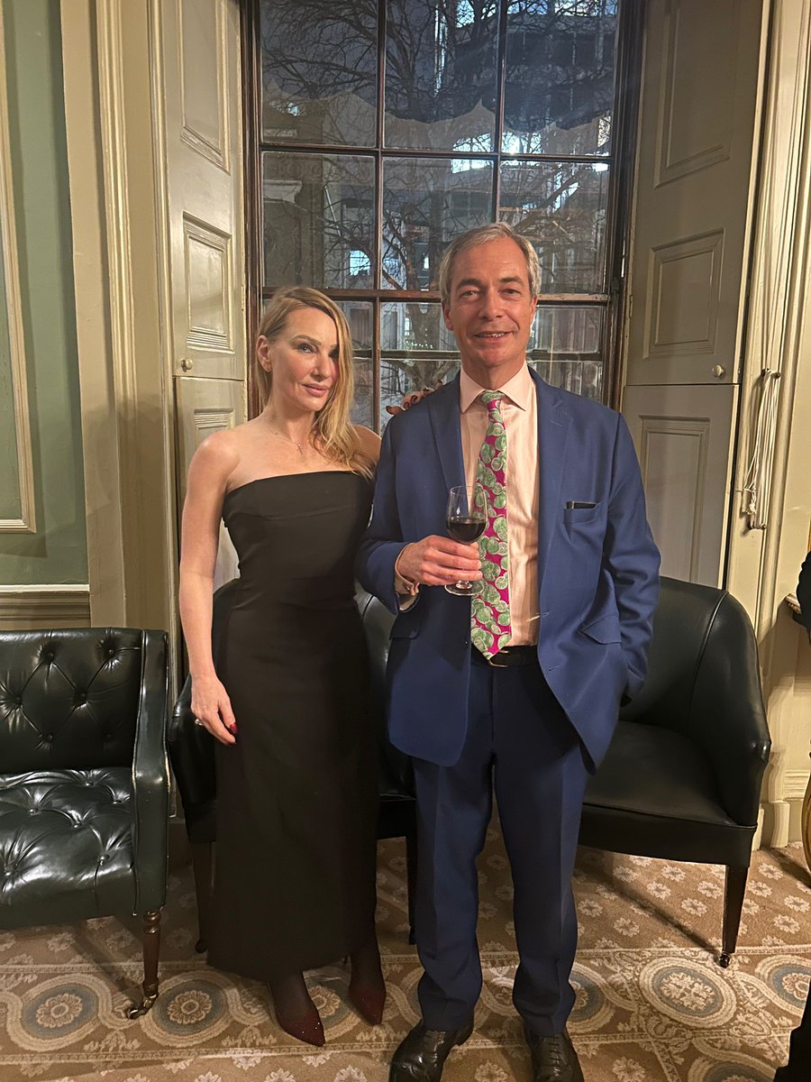 Lois Perry tweet media