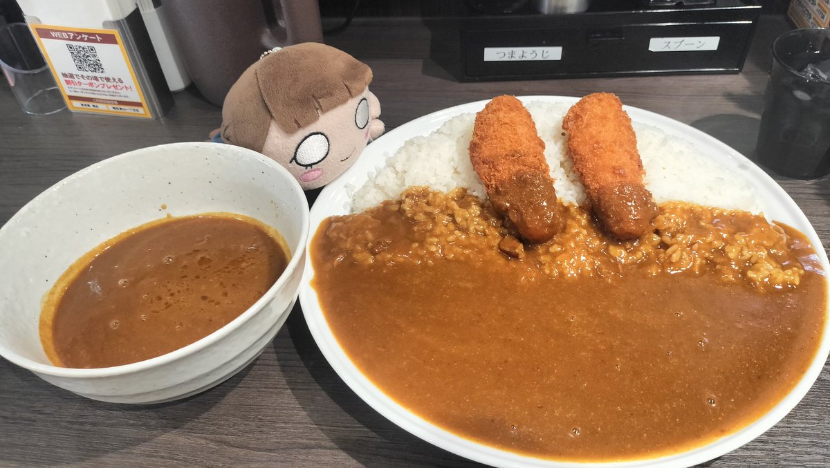 Aseat7's tweet image. A-seat：お腹が空いて力が出ない...ってな訳でCoCo壱に(*´罒`*)

天然国産鮭フライカレー(2306)

🦊すごい量っす！！カレーのルゥが乗り切らなくて別皿が出る事態になったっすね💦
#CoCo壱
#ポークソース
#1200g
#2辛