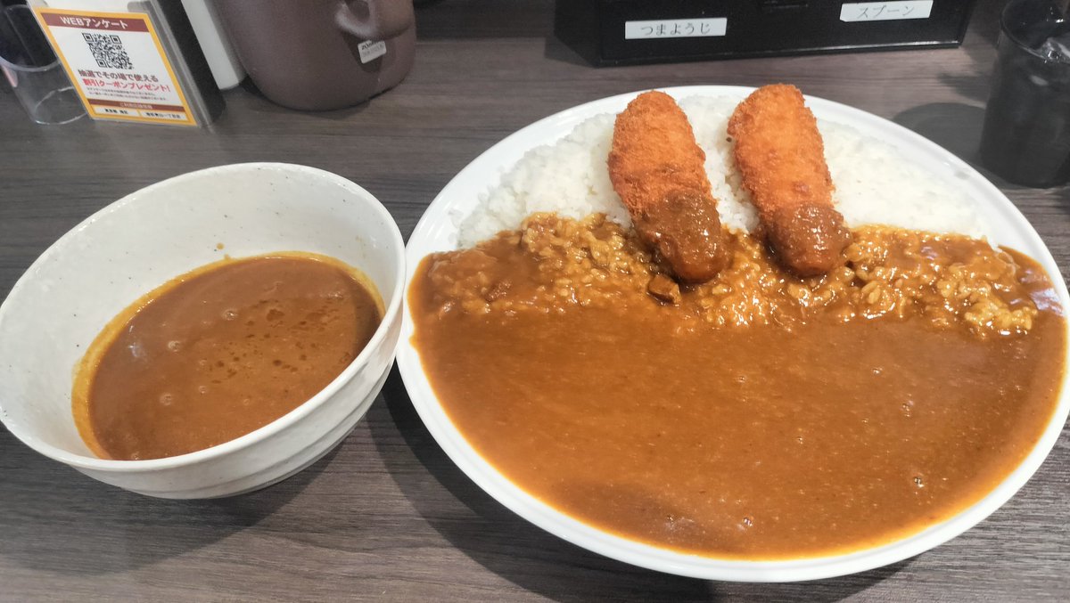 Aseat7's tweet image. A-seat：お腹が空いて力が出ない...ってな訳でCoCo壱に(*´罒`*)

天然国産鮭フライカレー(2306)

🦊すごい量っす！！カレーのルゥが乗り切らなくて別皿が出る事態になったっすね💦
#CoCo壱
#ポークソース
#1200g
#2辛