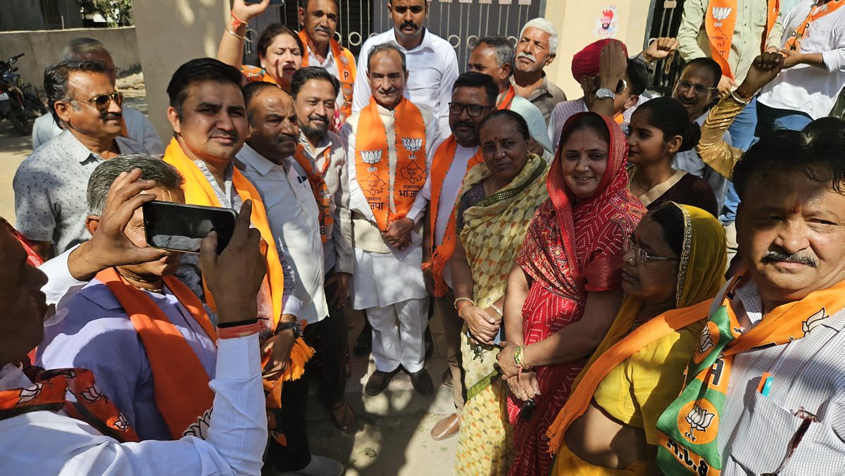 भाजपा प्रदेश के प्रदेशाध्यक्ष  *मदन जी राठौर* के दूसरी बार प्रदेशाध्यक्ष बनने के बाद सिरोही प्रथम बार आगमन पर भाजपा नगर मंडल की ओर से भव्य स्वागत <a href="/otaramjidewasi/">Otaram Dewasi</a> <a href="/lumbaram64/">Lumbaram Choudhary</a> <a href="/bjp_sirohi/">BJP Sirohi (मोदी का परिवार)</a> <a href="/BJP4Rajasthan/">BJP Rajasthan</a> <a href="/Rakshabhanda3Dr/">Dr.Raksha bhandari</a> <a href="/viren/">Wadhel Viren</a>