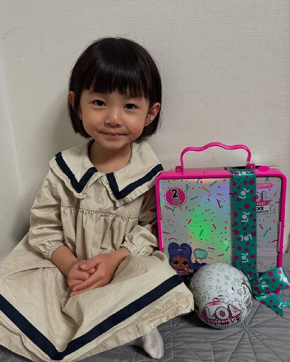 IUteamstarcandy's tweet photo. [TRANS] 250309 Actress Shin Chaerin IG 

Chaerin’s mom: For Chaerin (baby Geum Myeong) who had a crying scene to shoot in the afternoon, IU (mommy Ae-sun) showed up with a gift for her later that day 

#IU #아이유 #폭싹속았수다 
#WhenLifeGivesYouTangerines 
https://t.co/HfOgpD2ayU