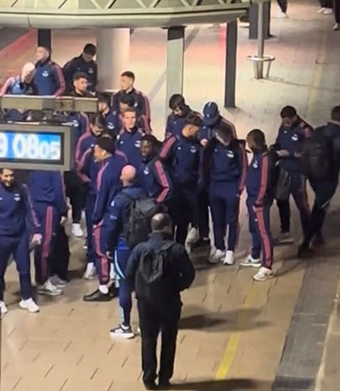 karthikadhaigal's tweet photo. 🚨Martinelli is with the Arsenal team in Manchester

(might not play i guess but lets see) https://t.co/JLINnKowjh