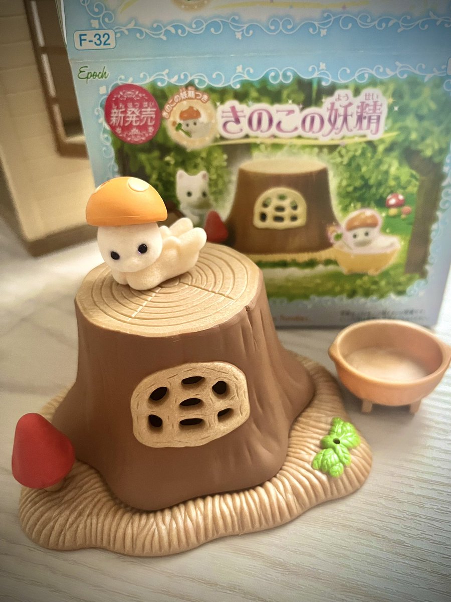 risuke_k's tweet photo. 数年前にリサイクルショップで購入したやつ初めて開封したんですがやっぱり可愛い…

妖精さん復活しないかなぁ https://t.co/INl1qOmclt