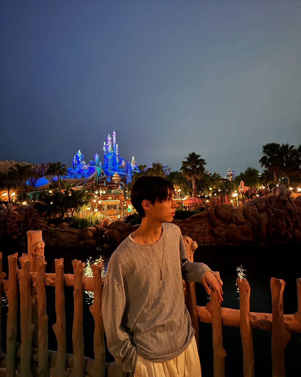 kfpboys's tweet photo. 250309 #juwang instagram update 

disneyland 🎡 https://t.co/41iPYvCLYx