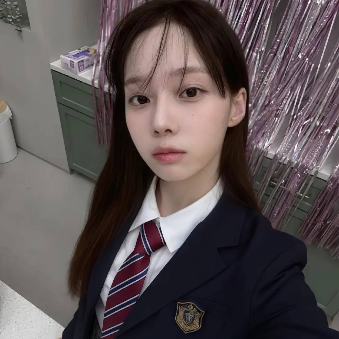 kenznotnot_'s tweet photo. 𝐋𝐈𝐏𝐒𝐓𝐈𝐊
;winrina lokal au.
⎯⎯⎯⎯

eight tweets au 🔞 || by ©kenznotnot_ https://t.co/lpoUuwk2D9