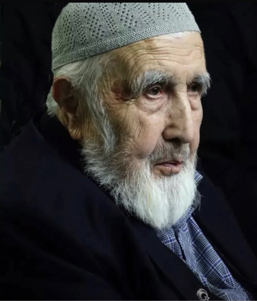 ihalilucer's tweet photo. Bereketzâde Camii emekli imam-hatiplerinden, Tarikat-ı âliyye-i Şabaniyye meşâyıhından Hâfız Kasım Yağcıoğlu Hocaefendi Efendi irtihâl-i 
dâr-ı bekâ eylemişlerdir. 
Cenaze namazı ikindi namazını müteakip Fatih Camii Şerifinde kılınacaktır. https://t.co/UCQVC5IvlJ